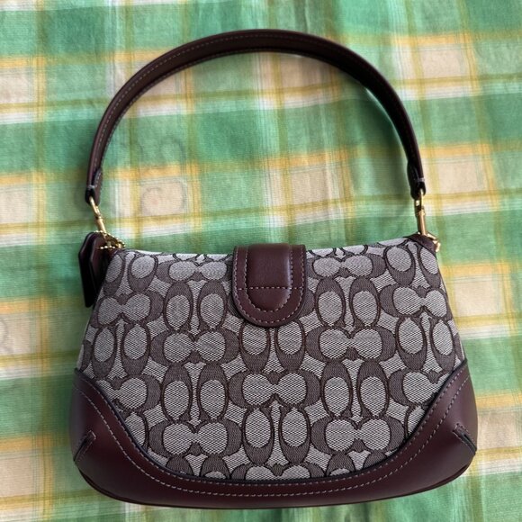 Soho Flap Bag In Regenerative Leather - Picture 5 of 13